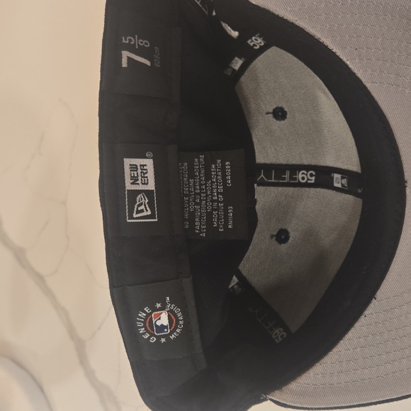 New Era Yankees Empire State Embroidered Baseball Cap Black White Size 7 5/8 - Picture 8 of 9